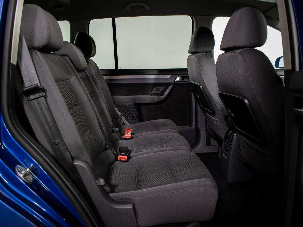 Volkswagen Touran с пробегом — 2008 год. Фото: #9