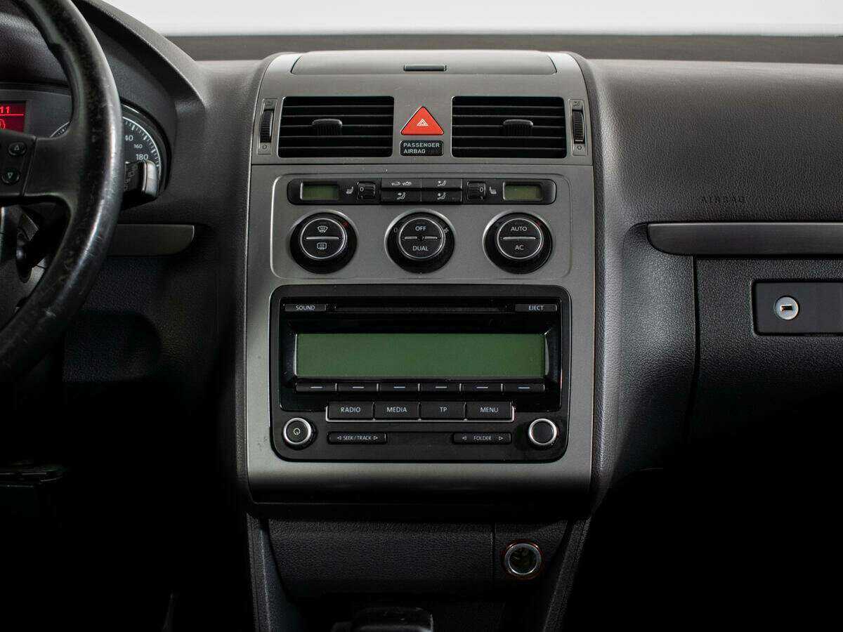 Volkswagen Touran с пробегом — 2008 год. Фото: #10