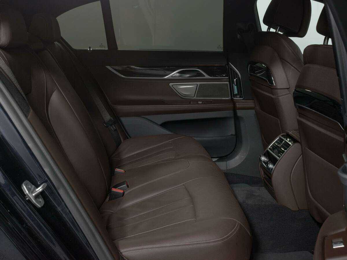 BMW 7 серии с пробегом — 2020 год. Фото: #13