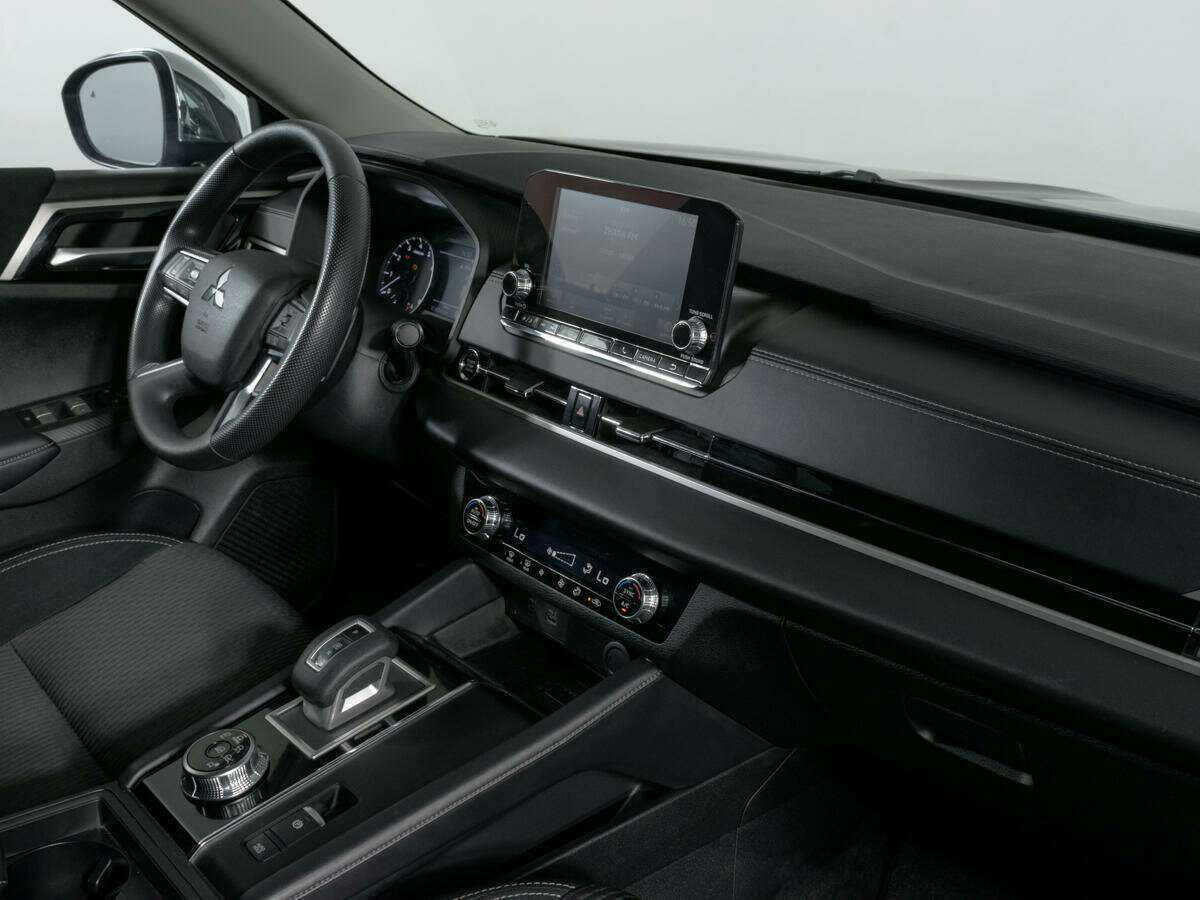 Mitsubishi Outlander с пробегом — 2022 год. Фото: #8