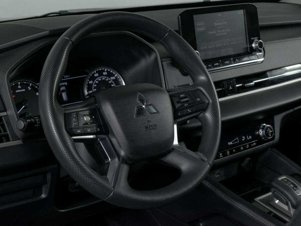 Mitsubishi Outlander с пробегом — 2022 год. Фото: #13