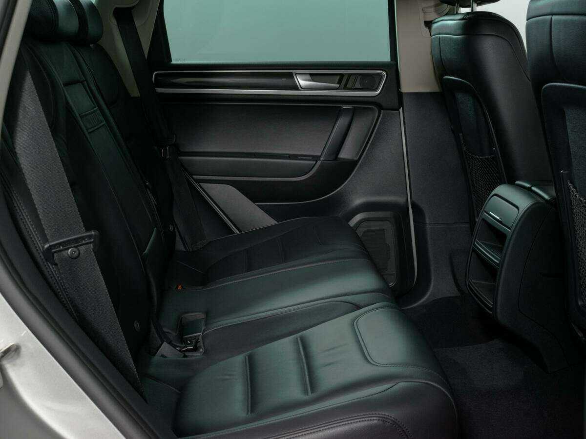 Volkswagen Touareg с пробегом — 2015 год. Фото: #11
