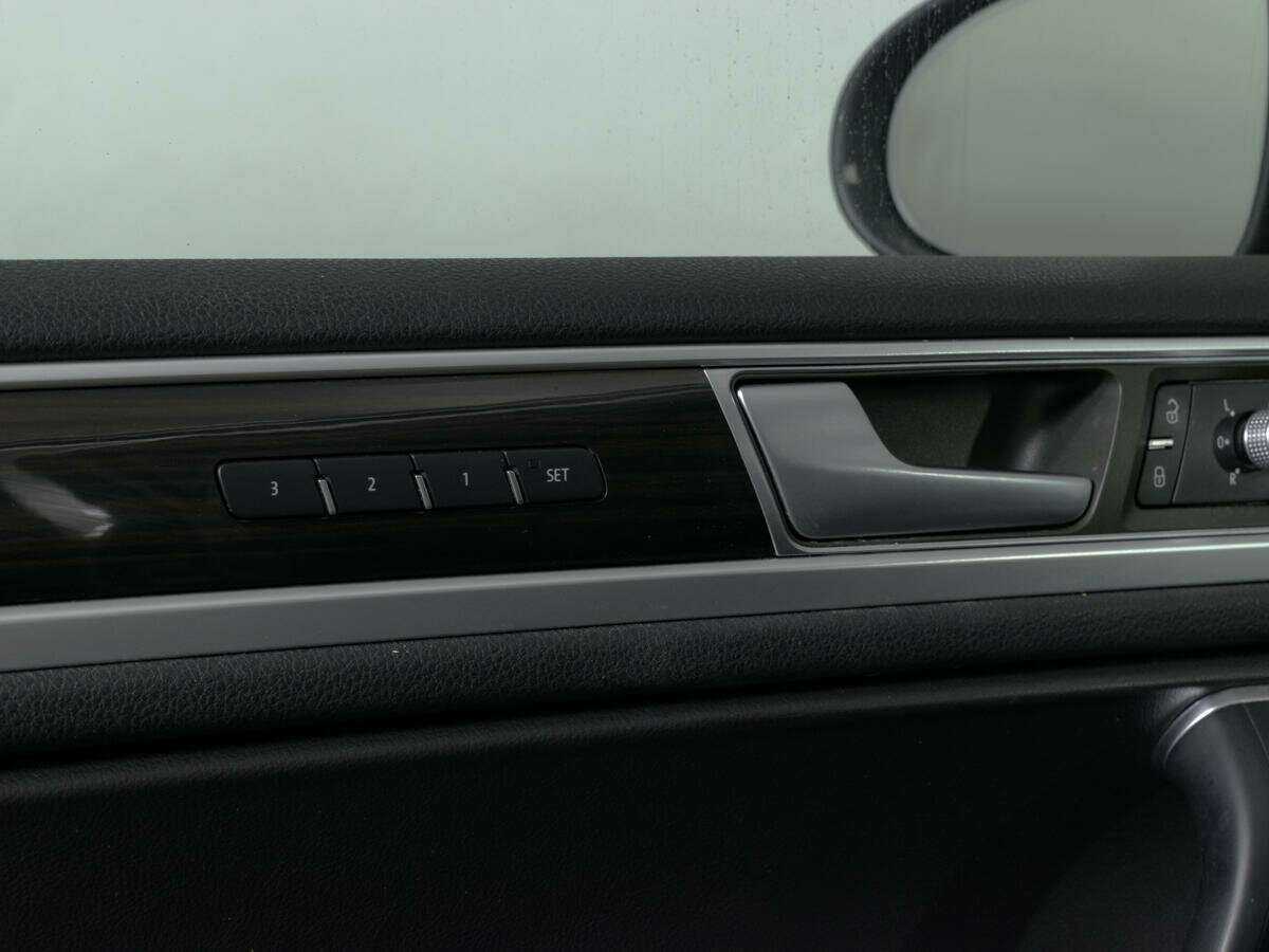 Volkswagen Touareg с пробегом — 2015 год. Фото: #16