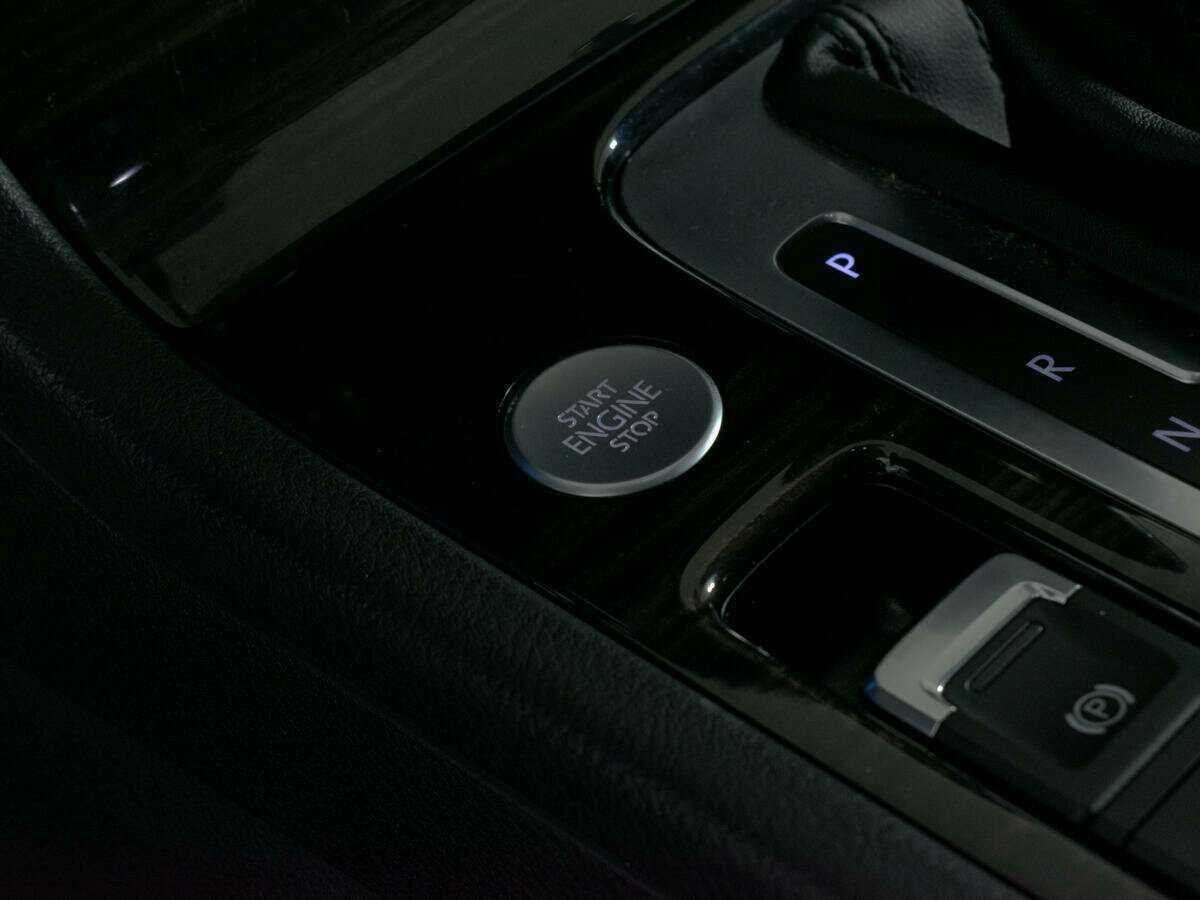 Volkswagen Touareg с пробегом — 2015 год. Фото: #19