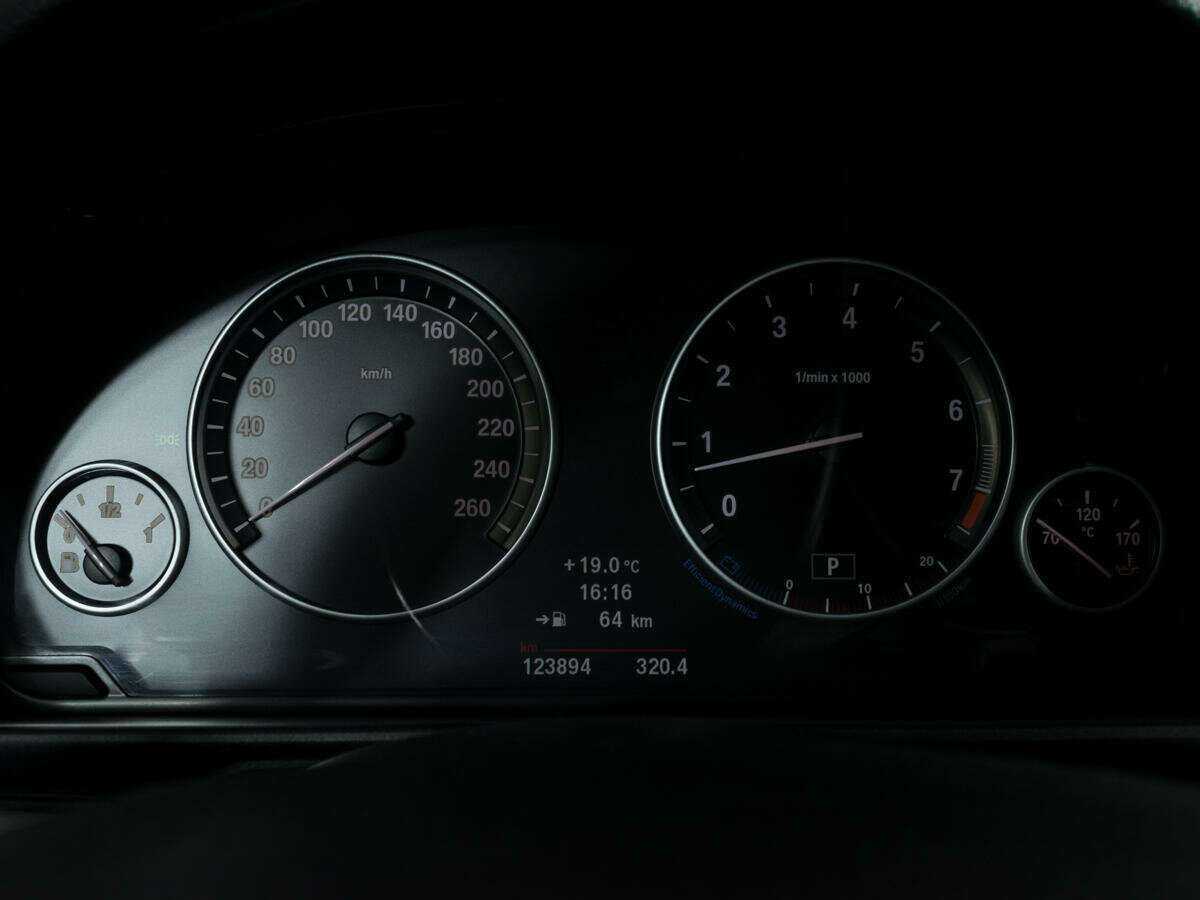 BMW 5 серии с пробегом — 2011 год. Фото: #12