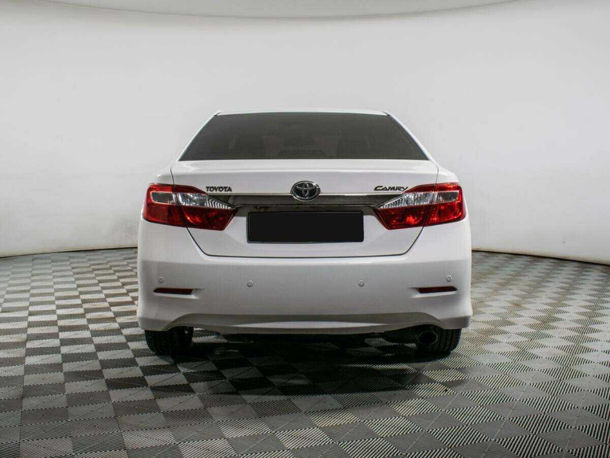 Toyota Camry с пробегом — 2014 год. Фото: #5