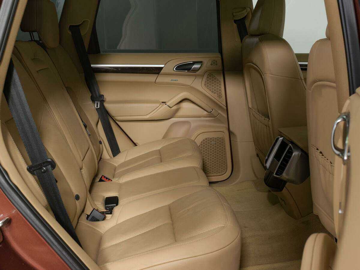 Porsche Cayenne с пробегом — 2012 год. Фото: #13