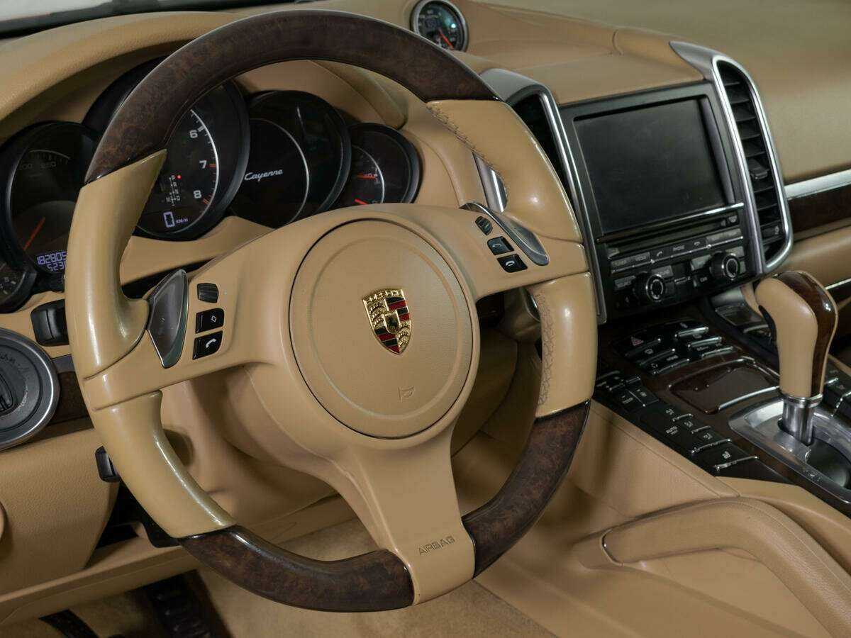 Porsche Cayenne с пробегом — 2012 год. Фото: #16