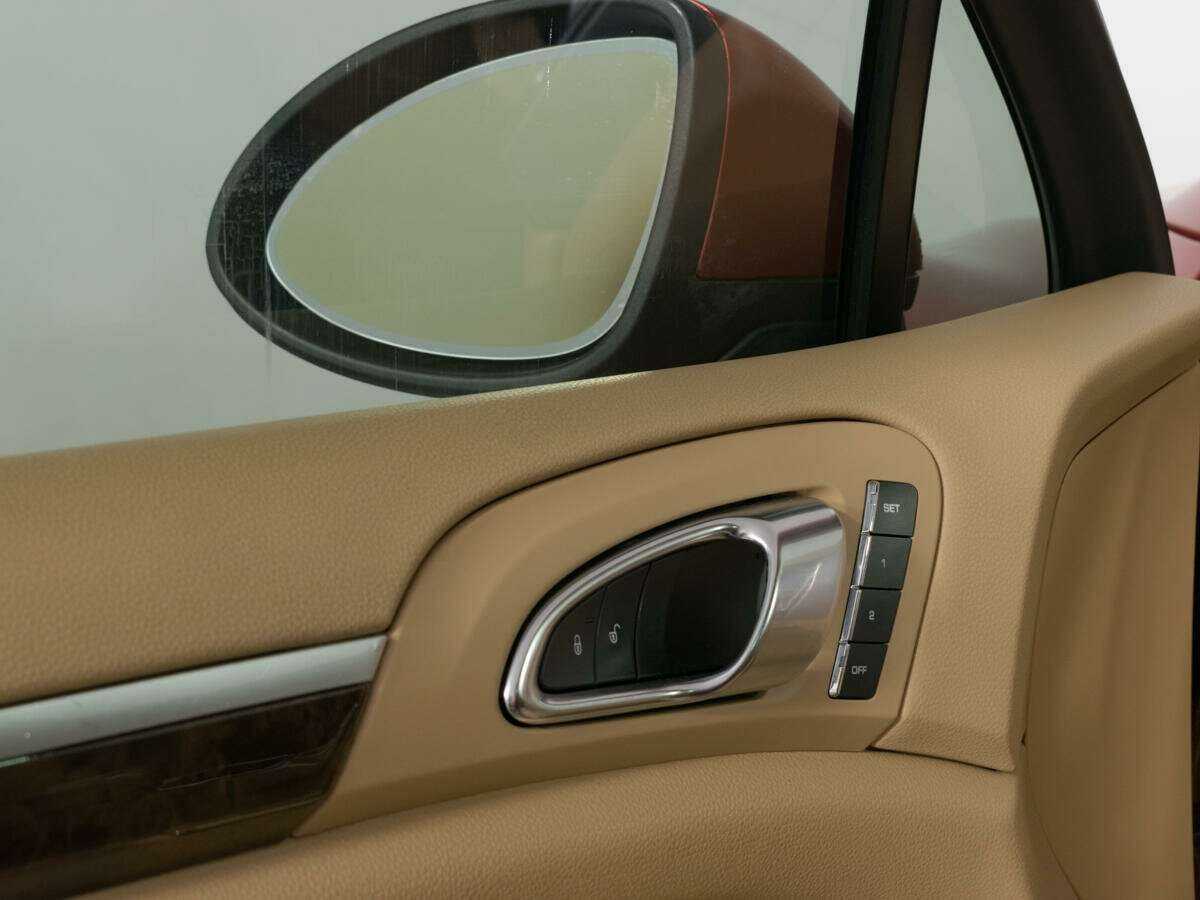 Porsche Cayenne с пробегом — 2012 год. Фото: #17