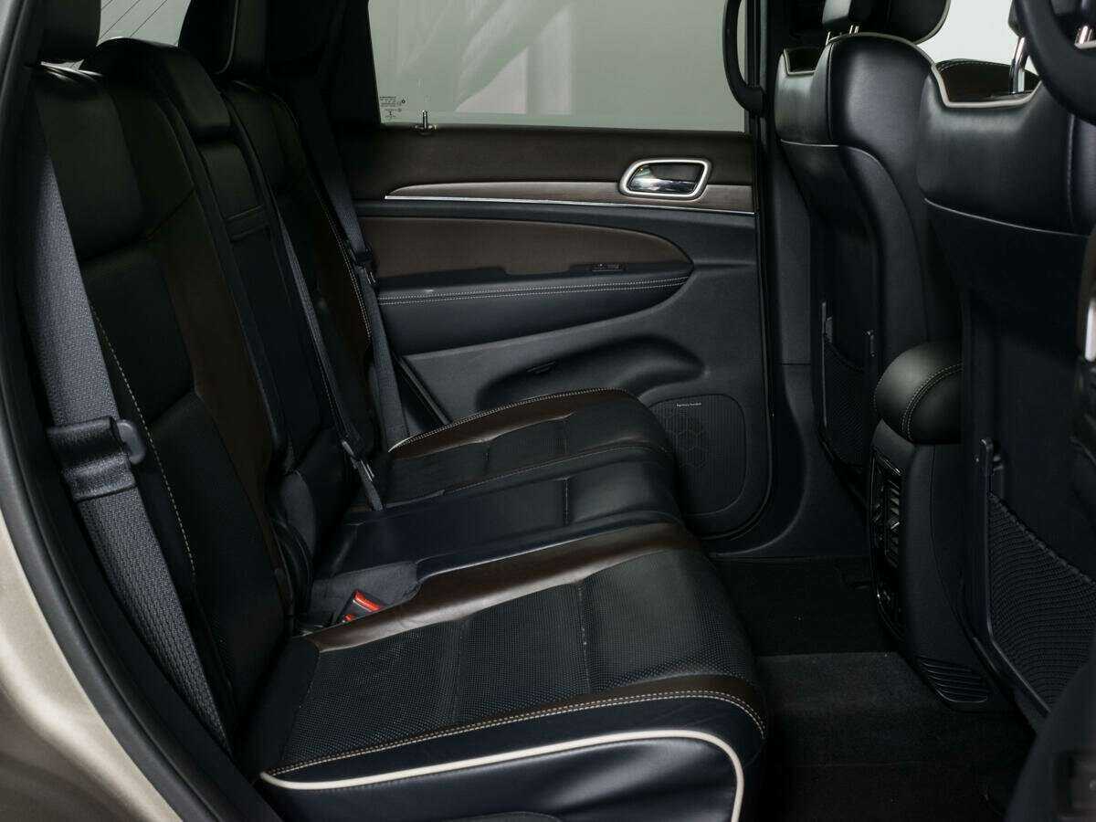 Jeep Grand Cherokee с пробегом — 2016 год. Фото: #11