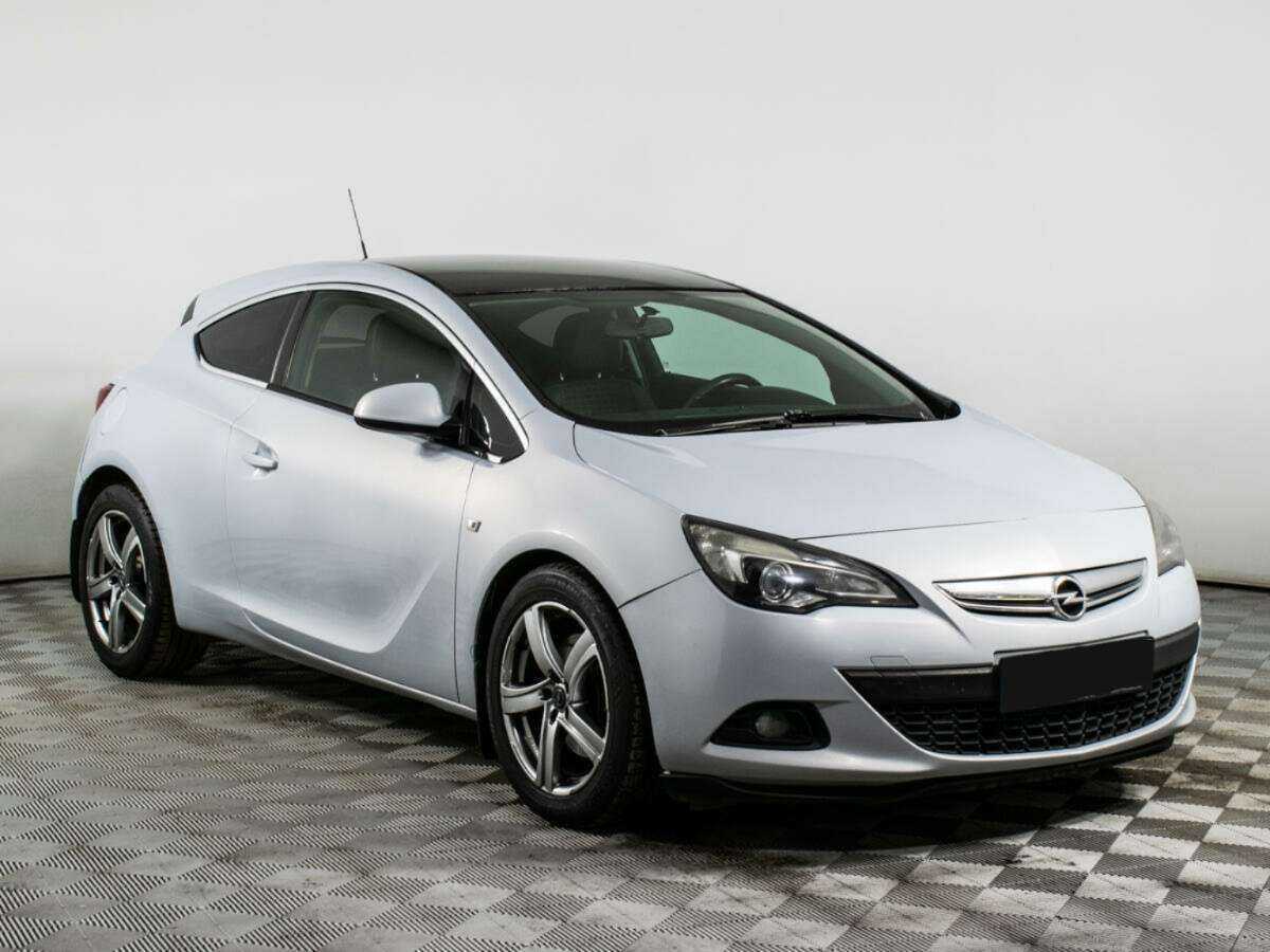 Opel Astra с пробегом — 2012 год. Фото: #2