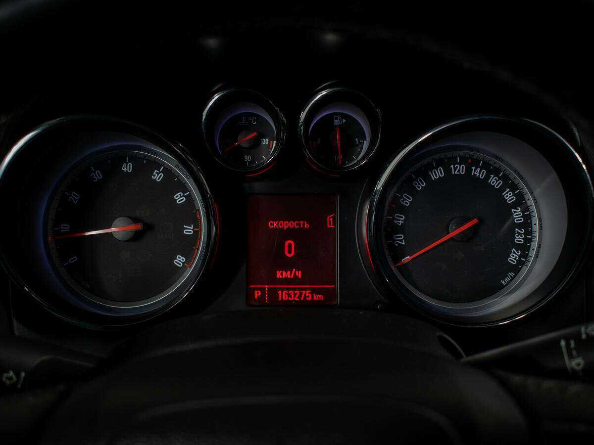 Opel Astra с пробегом — 2012 год. Фото: #11