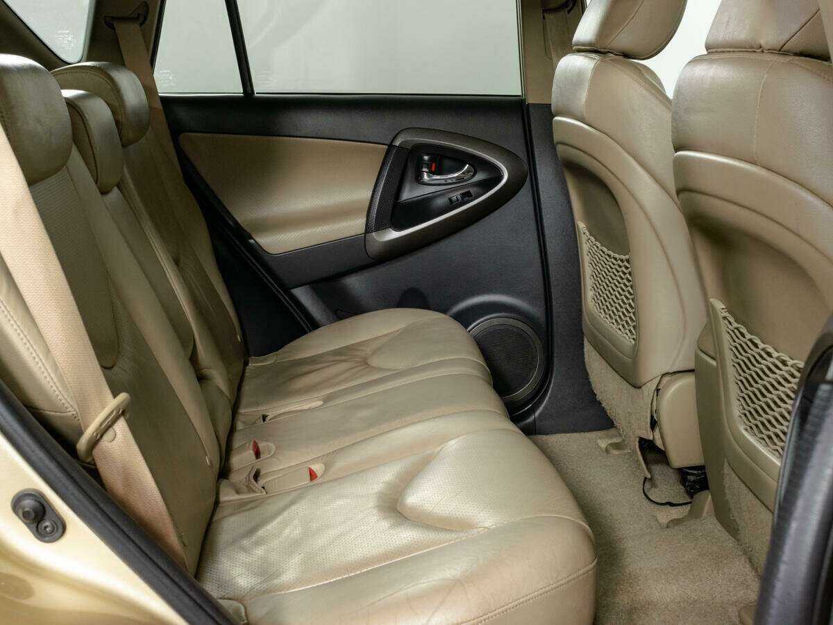 Toyota RAV4 с пробегом — 2010 год. Фото: #9