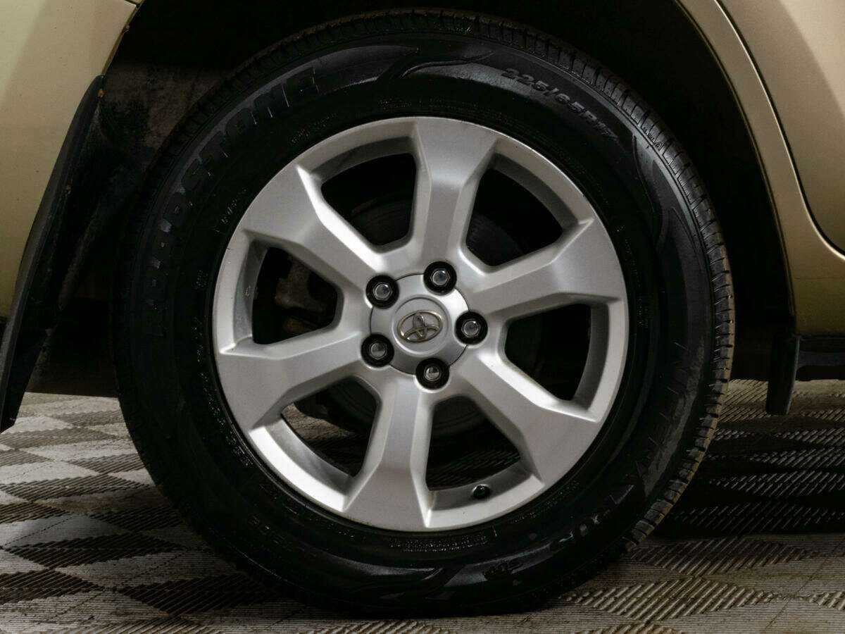 Toyota RAV4 с пробегом — 2010 год. Фото: #12