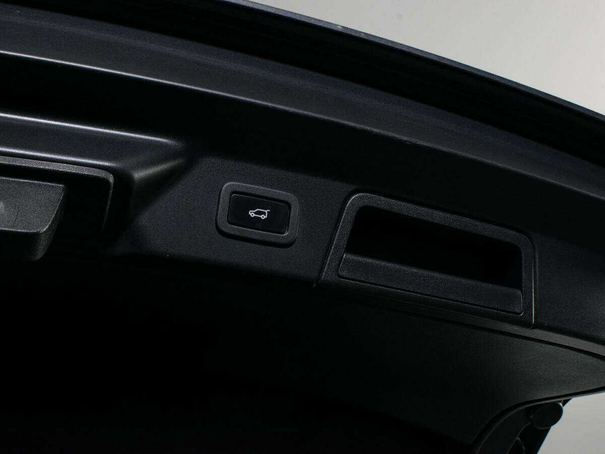 Land Rover Range Rover Velar с пробегом — 2018 год. Фото: #7