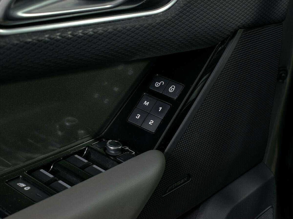 Land Rover Range Rover Velar с пробегом — 2018 год. Фото: #18