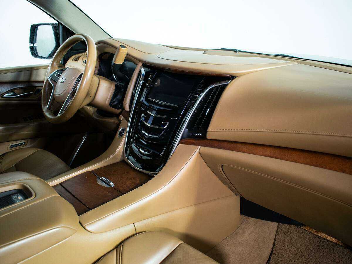 Cadillac Escalade с пробегом — 2016 год. Фото: #7