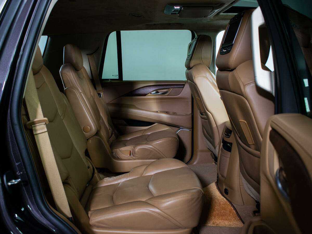 Cadillac Escalade с пробегом — 2016 год. Фото: #8