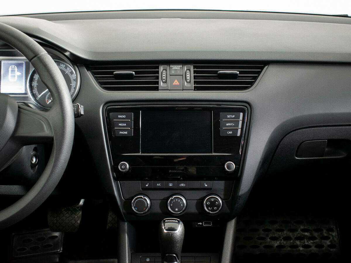 Skoda Octavia с пробегом — 2020 год. Фото: #6