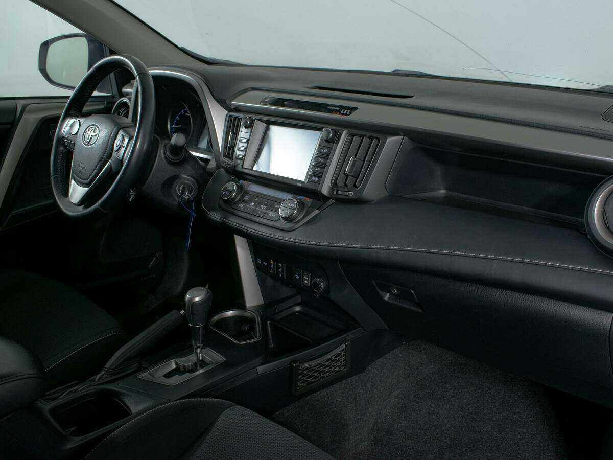 Toyota RAV4 с пробегом — 2017 год. Фото: #8