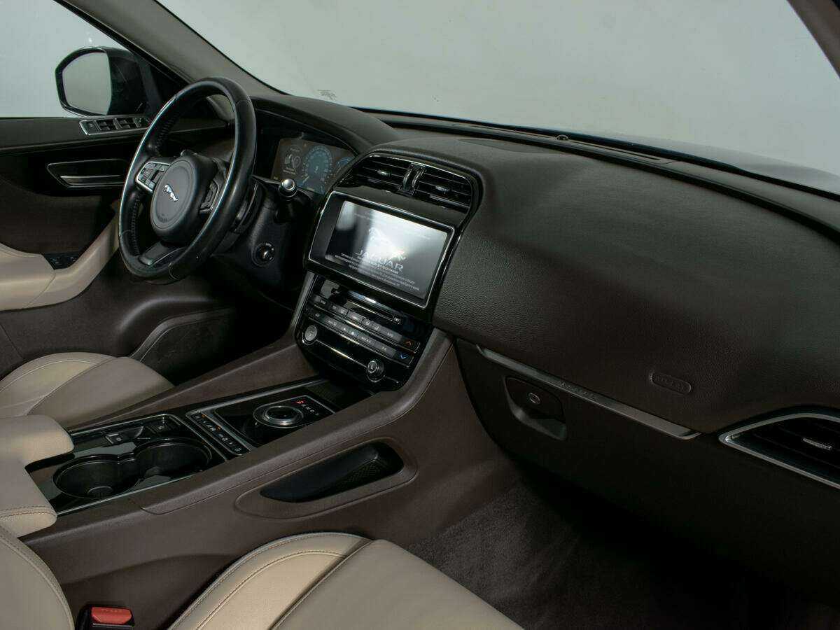 Jaguar F-Pace с пробегом — 2016 год. Фото: #9