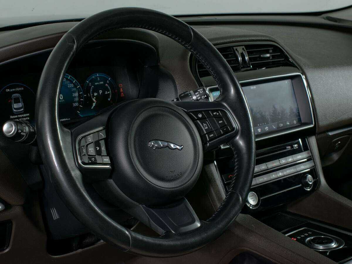 Jaguar F-Pace с пробегом — 2016 год. Фото: #16