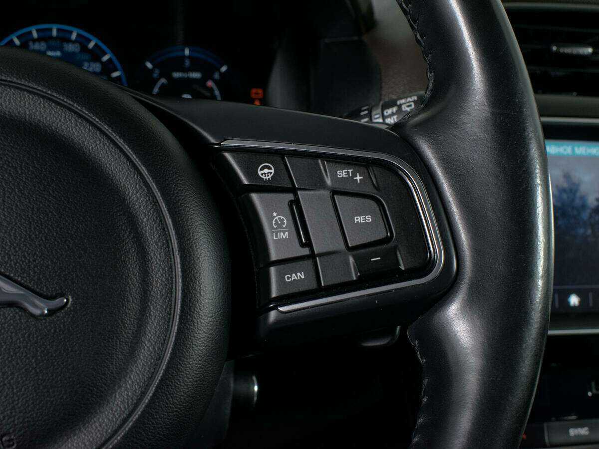 Jaguar F-Pace с пробегом — 2016 год. Фото: #17