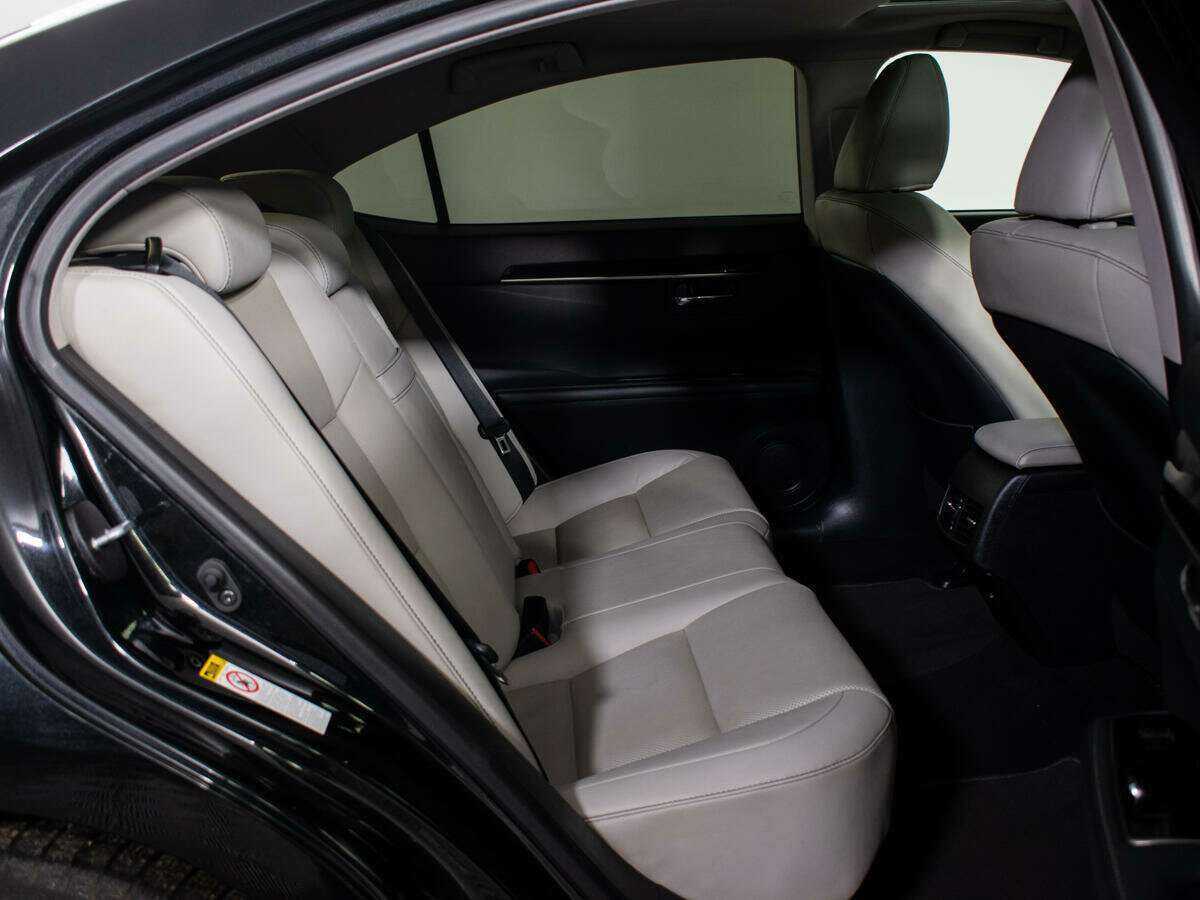 Lexus ES с пробегом — 2017 год. Фото: #7