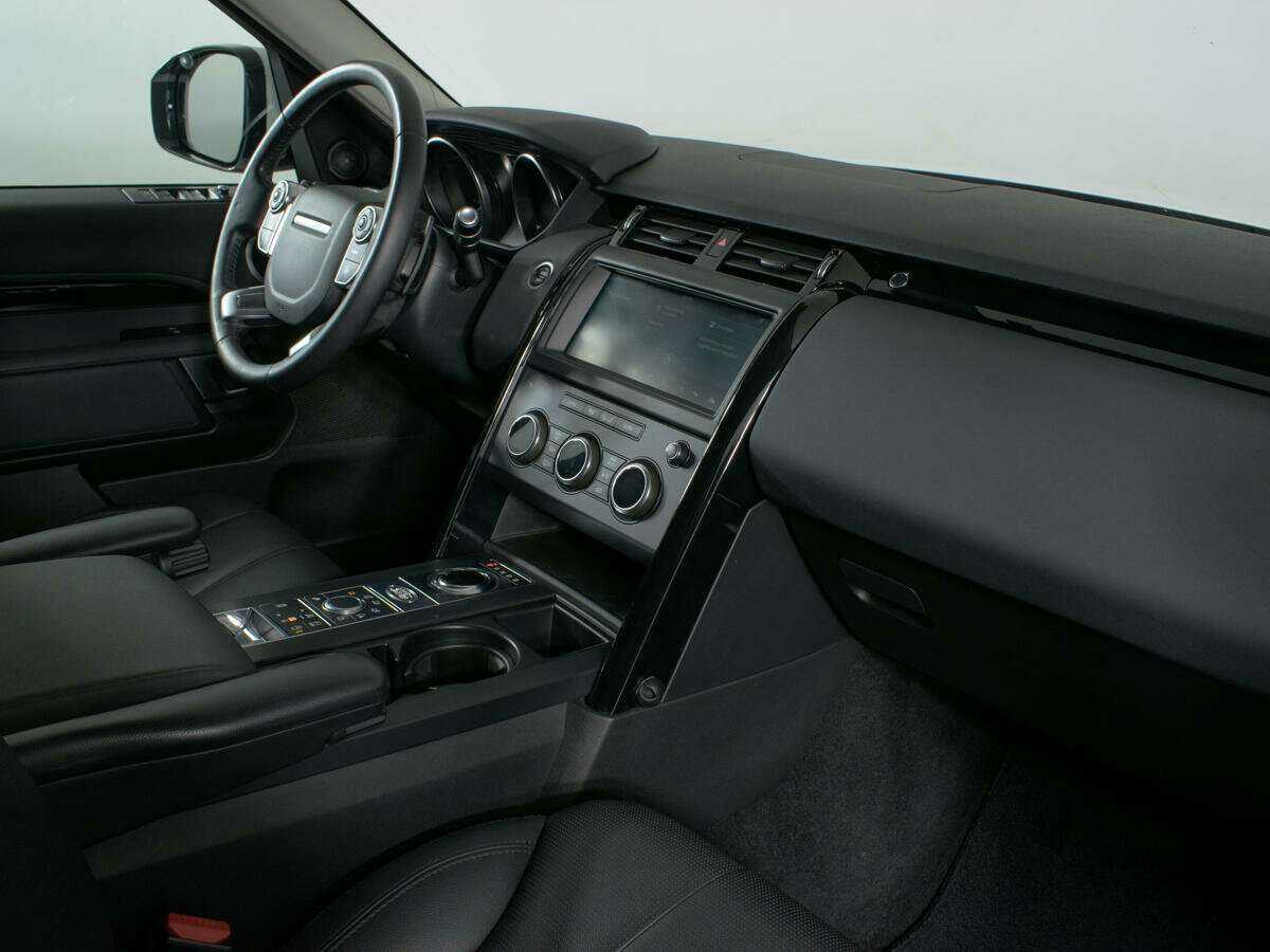 Land Rover Discovery с пробегом — 2018 год. Фото: #6