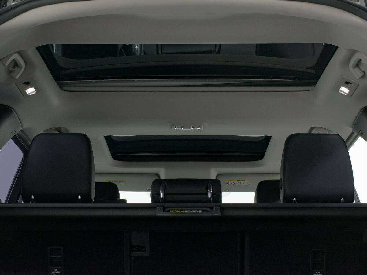 Land Rover Discovery с пробегом — 2018 год. Фото: #10