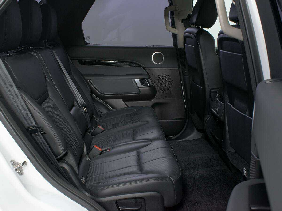 Land Rover Discovery с пробегом — 2018 год. Фото: #11