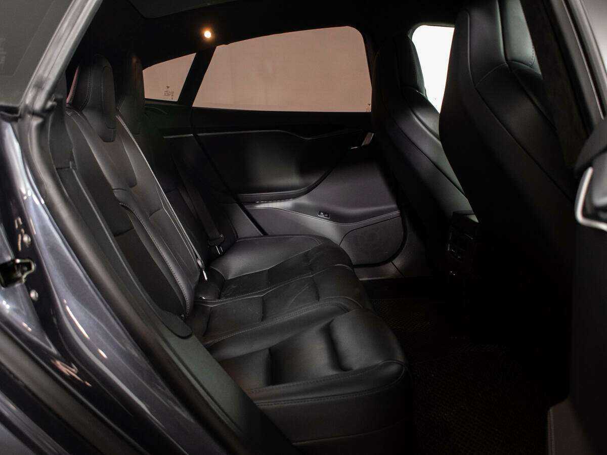 Tesla Model S с пробегом — 2019 год. Фото: #9
