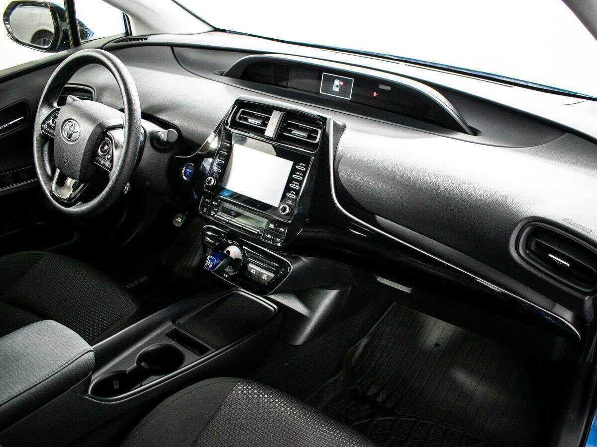 Toyota Prius с пробегом — 2020 год. Фото: #6