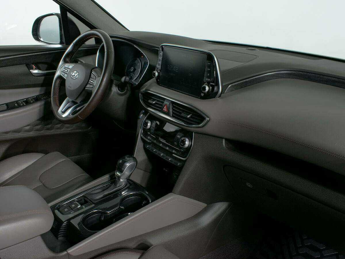 Hyundai Santa Fe с пробегом — 2018 год. Фото: #9