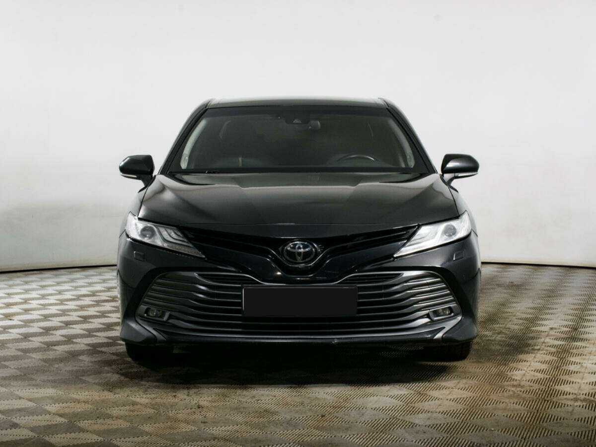 Toyota Camry с пробегом — 2020 год. Фото: #1