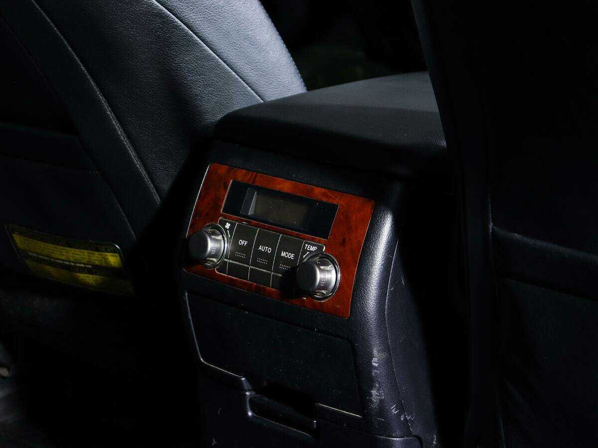 Toyota Highlander с пробегом — 2011 год. Фото: #15