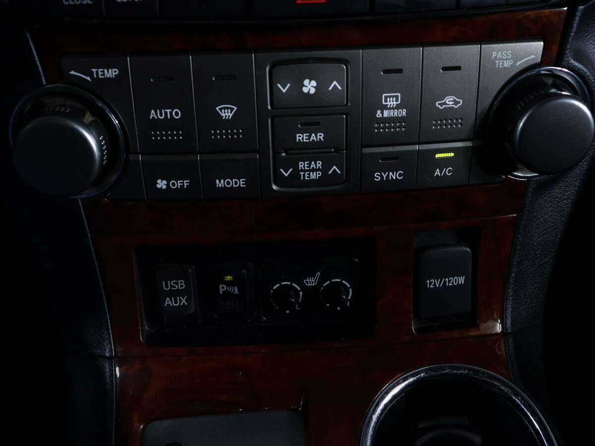 Toyota Highlander с пробегом — 2011 год. Фото: #22