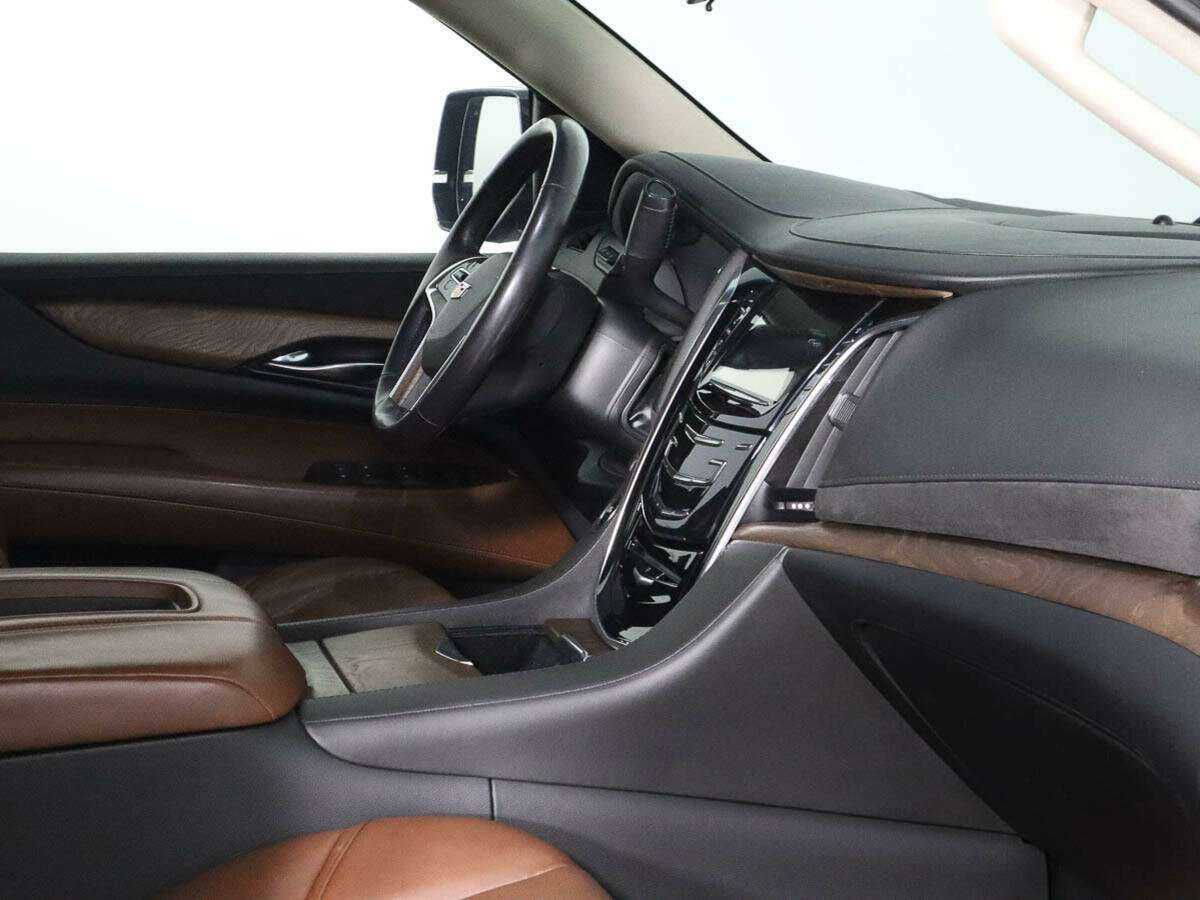 Cadillac Escalade с пробегом — 2019 год. Фото: #6