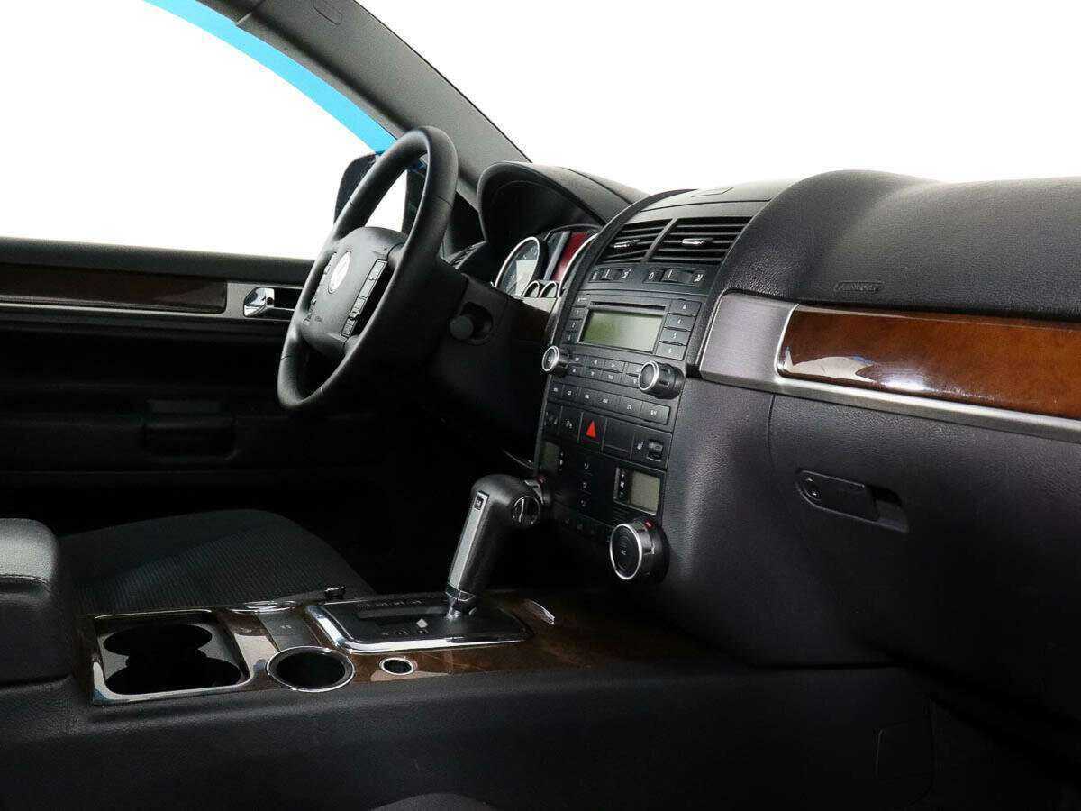 Volkswagen Touareg с пробегом — 2008 год. Фото: #5