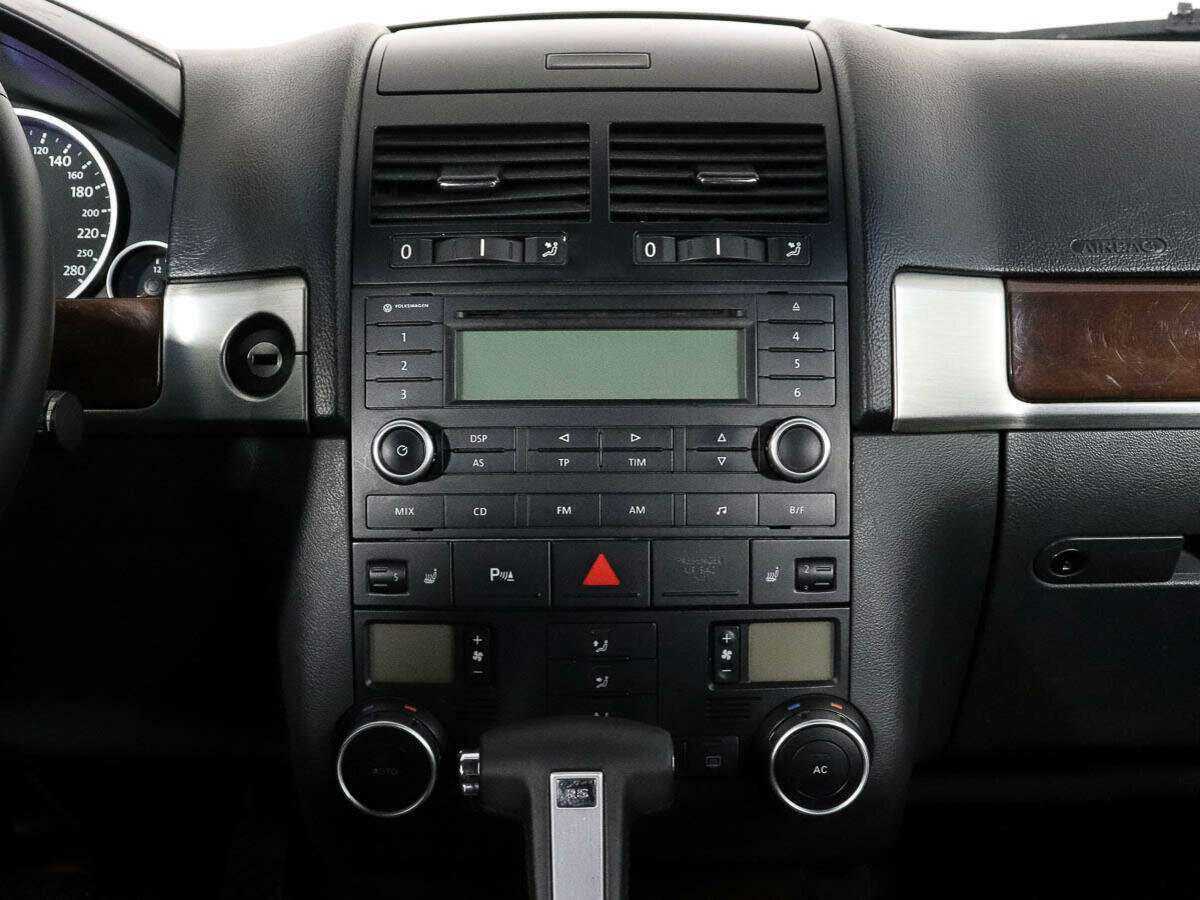 Volkswagen Touareg с пробегом — 2008 год. Фото: #9