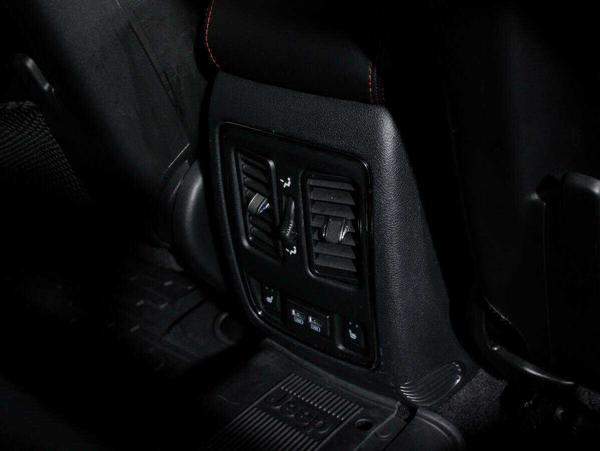 Jeep Grand Cherokee с пробегом — 2018 год. Фото: #25