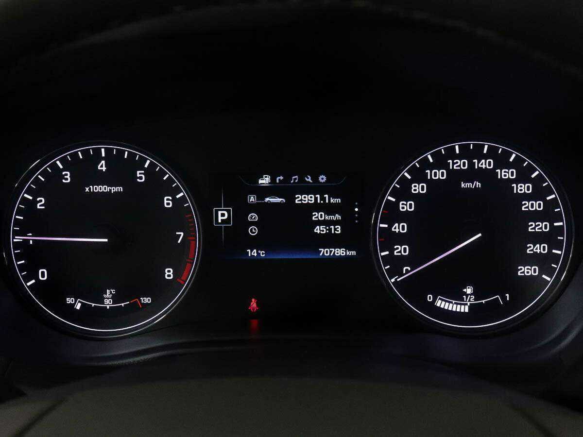 Hyundai Genesis с пробегом — 2015 год. Фото: #8