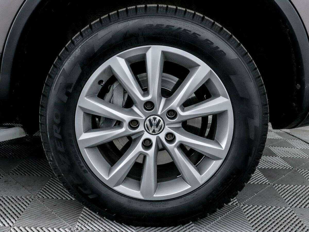 Volkswagen Touareg с пробегом — 2010 год. Фото: #11