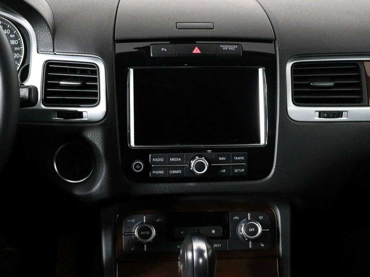 Volkswagen Touareg с пробегом — 2010 год. Фото: #9