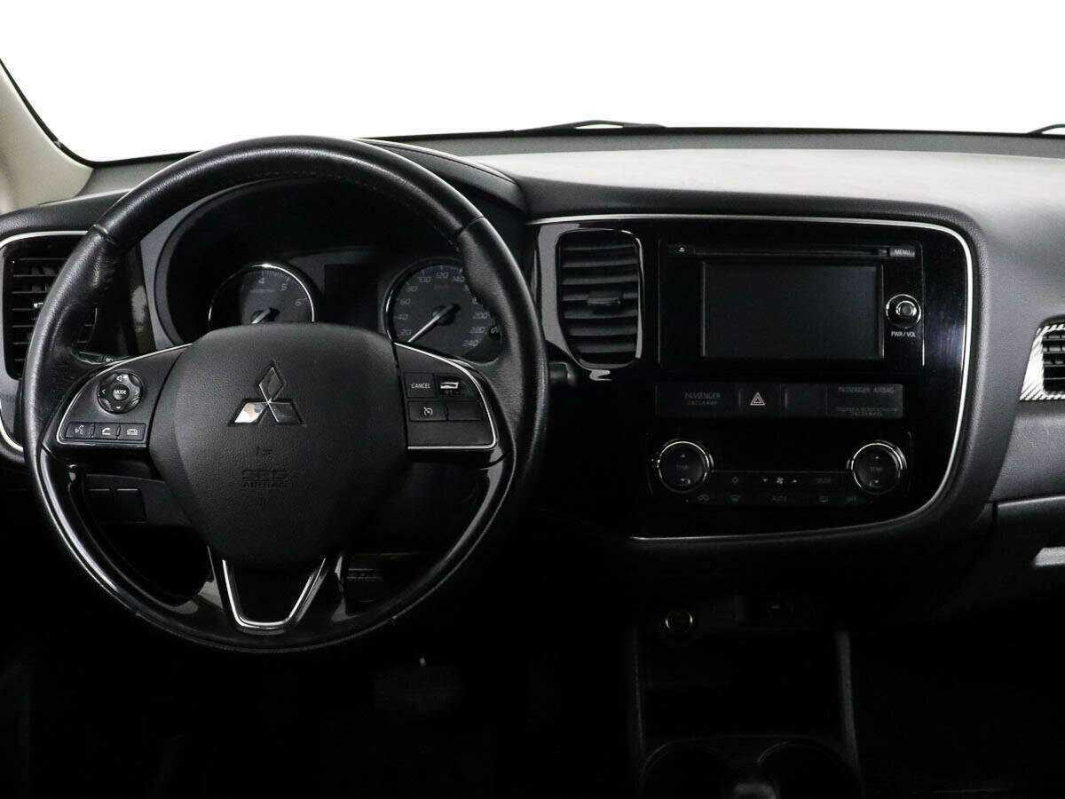 Mitsubishi Outlander с пробегом — 2015 год. Фото: #9