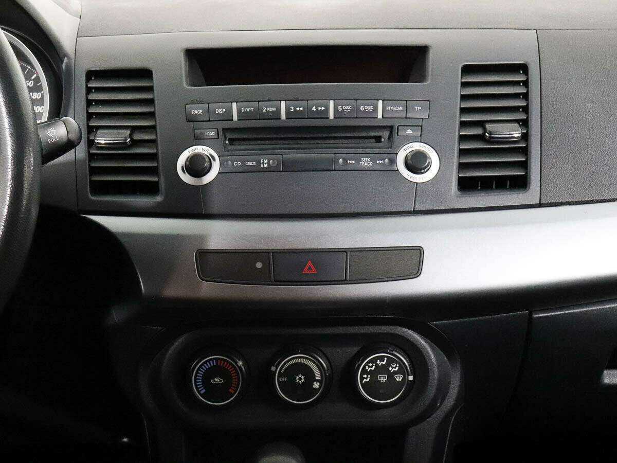 Mitsubishi Lancer с пробегом — 2011 год. Фото: #9