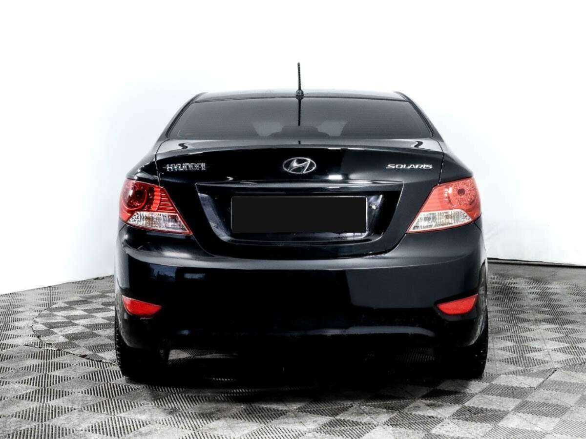 Hyundai Solaris с пробегом — 2012 год. Фото: #4