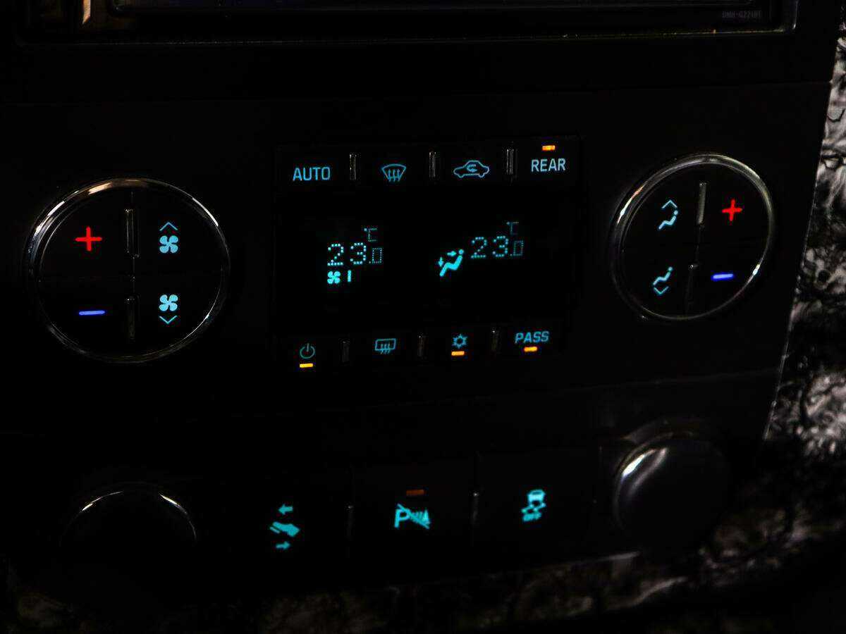 Chevrolet Tahoe с пробегом — 2013 год. Фото: #14