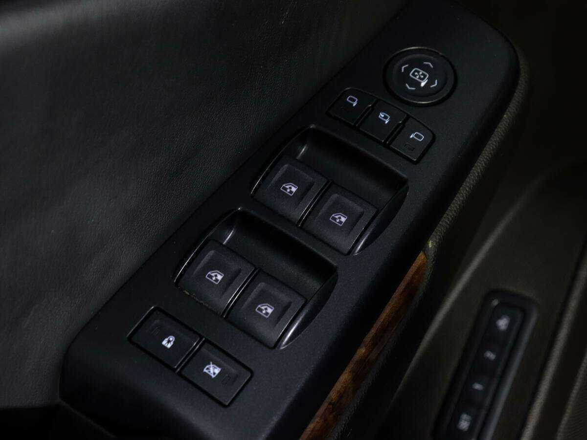 Chevrolet Tahoe с пробегом — 2016 год. Фото: #22