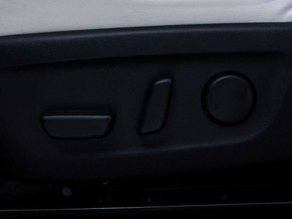 Mazda MX-30 с пробегом — 2020 год. Фото: #16